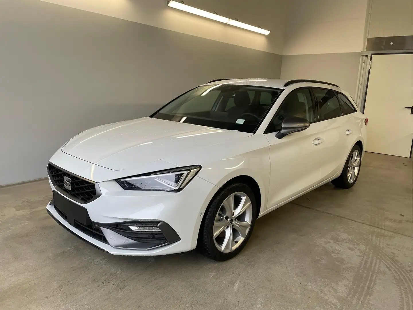 SEAT Leon Facelift FR 150PS DSG Matrix+AHK+Navi 1.5 eTSI ... Белый - 1