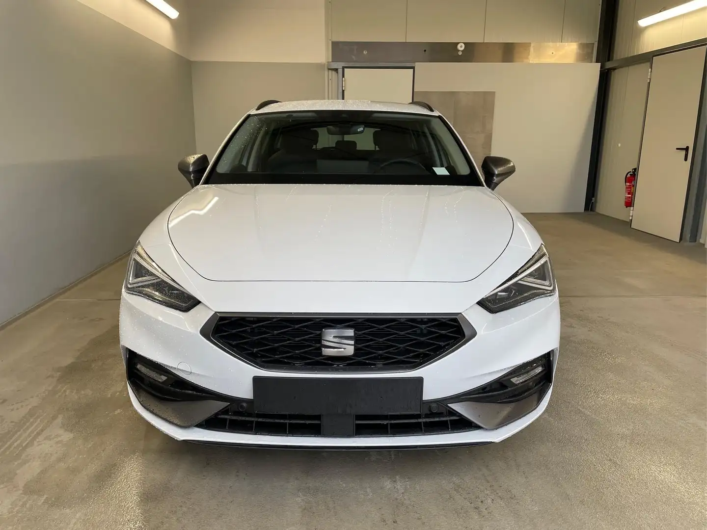 SEAT Leon Facelift FR 150PS DSG Matrix+AHK+Navi 1.5 eTSI ... Белый - 2