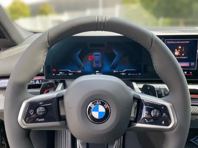 BMW 5 Series view 8