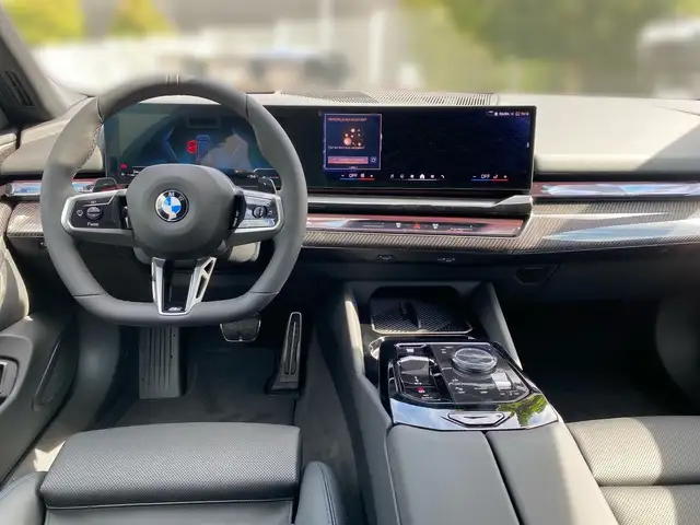 BMW 5 Series view 10