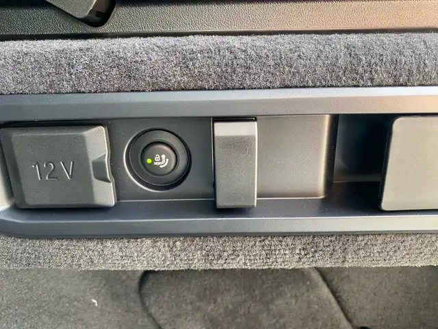 BMW 5 Series view 13