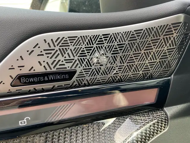 BMW 5 Series view 15