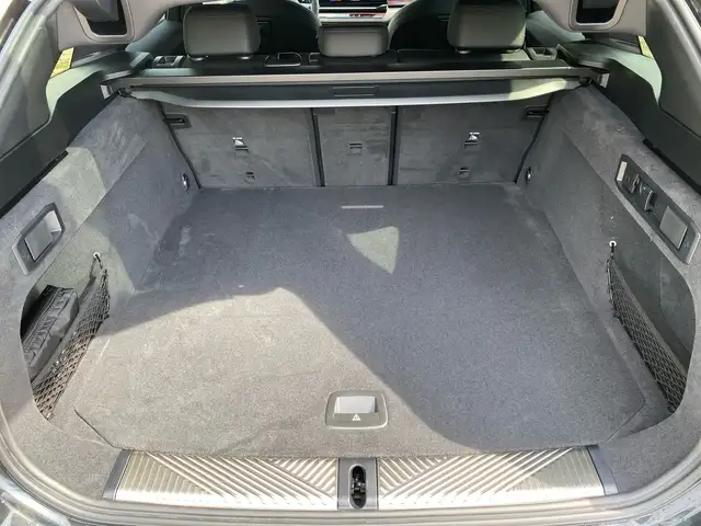 BMW 5 Series view 12