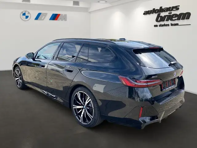 BMW 5 Series view 4