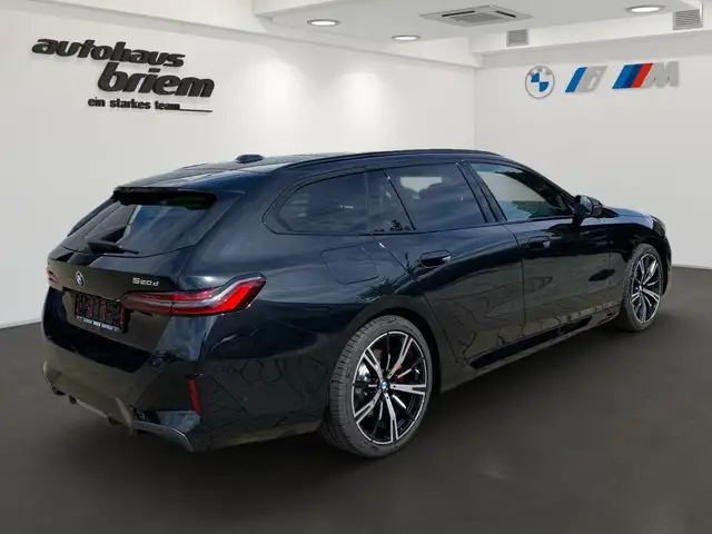 BMW 5 Series view 3