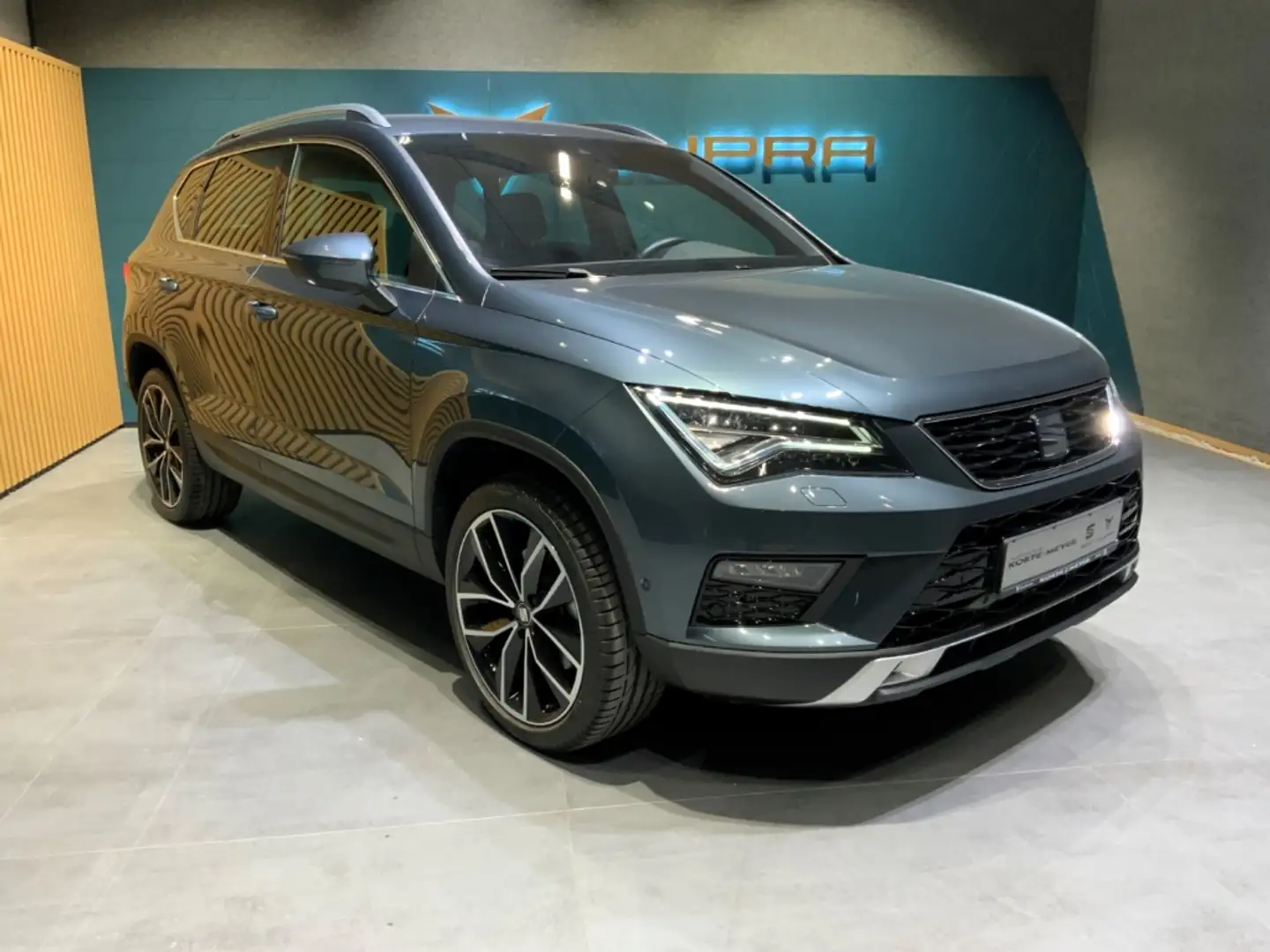 SEAT Ateca Xcellence 1.4TSI+Keyless+Navi +PDC Grau - 2