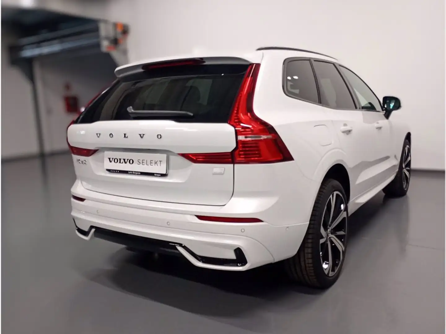 Volvo XC60 2.0 t6 recharge phev obc 6,4kW Ultimate Dark awd a Blanco - 2