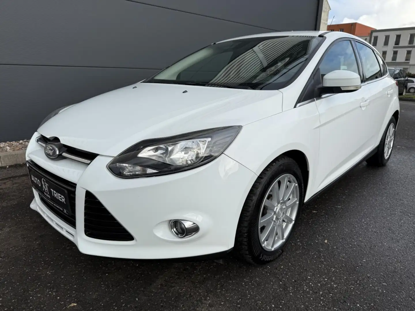 Ford Focus Lim. Titanium SHZ MFL PDC ZV TOP Klima Weiß - 2