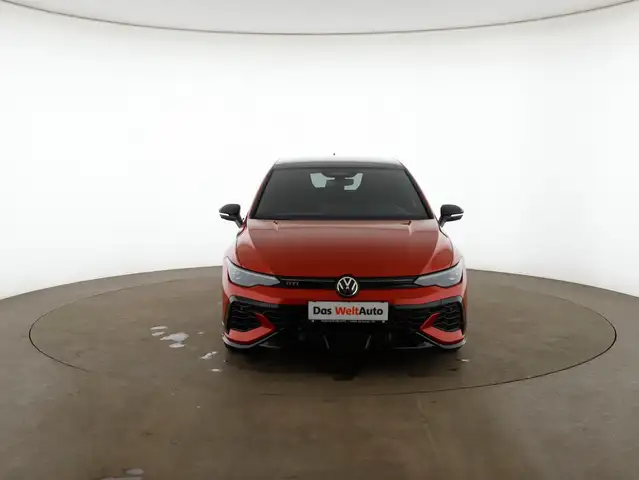 Volkswagen Golf view 3