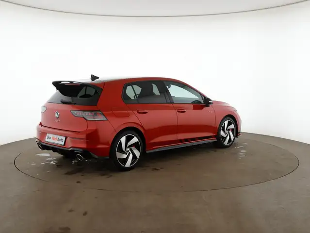 Volkswagen Golf view 4