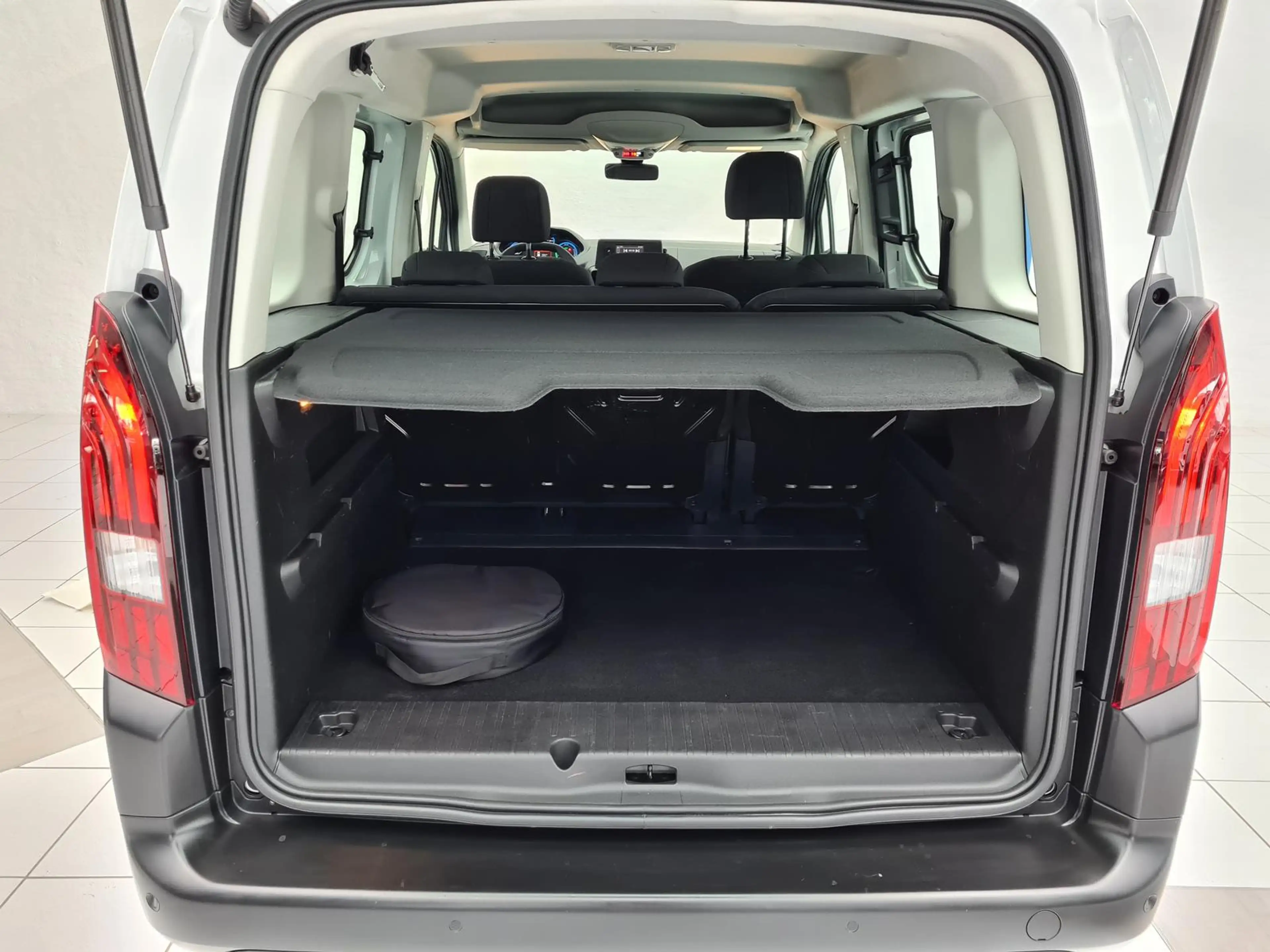 Peugeot e-Rifter Active Pack | 5 Sitze | DAB | Bluetooth — photo 15