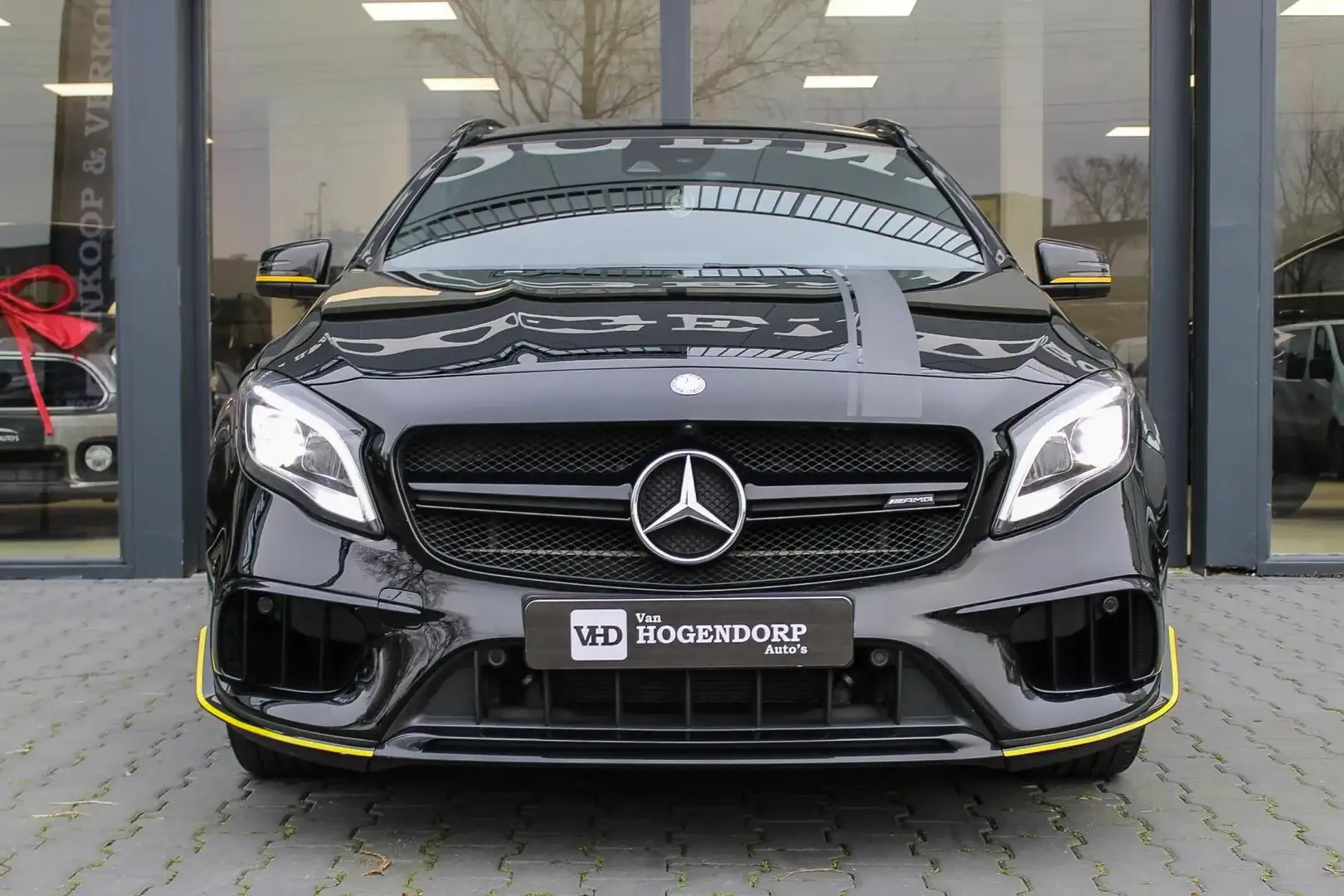 Mercedes-Benz GLA 45 AMG 4M PANO H&K YELLOW NIGHT EDITION Zwart - 2