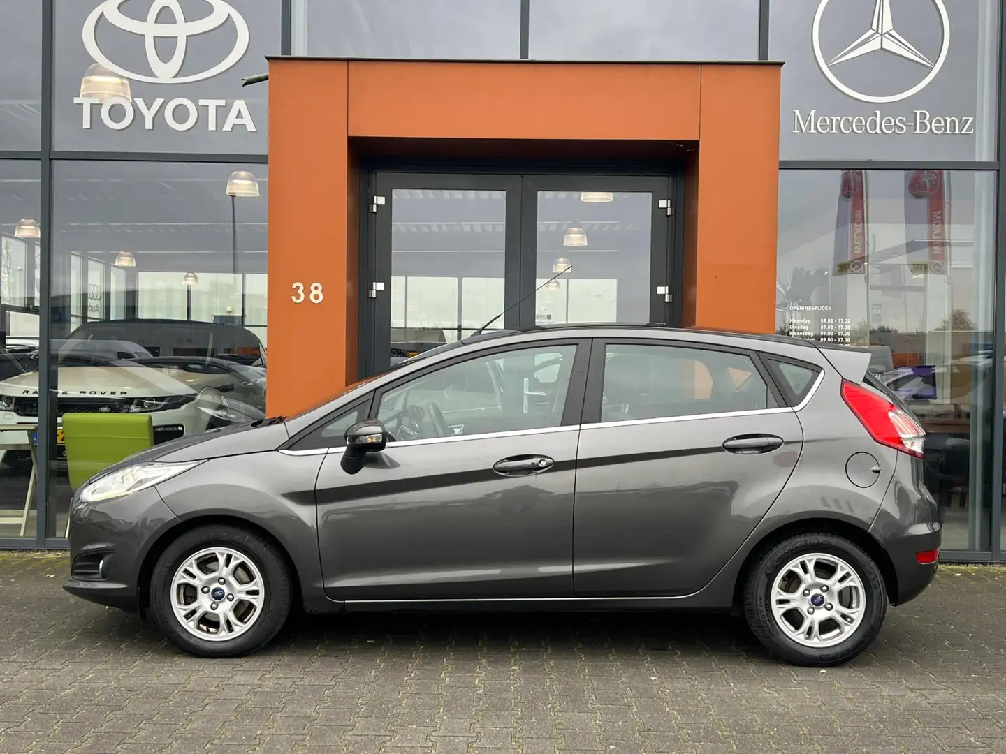 Ford Fiesta 1.5TDCi Titanium|Navi|PDC|Cruise|Bluetooth|APK26 Grijs - 2