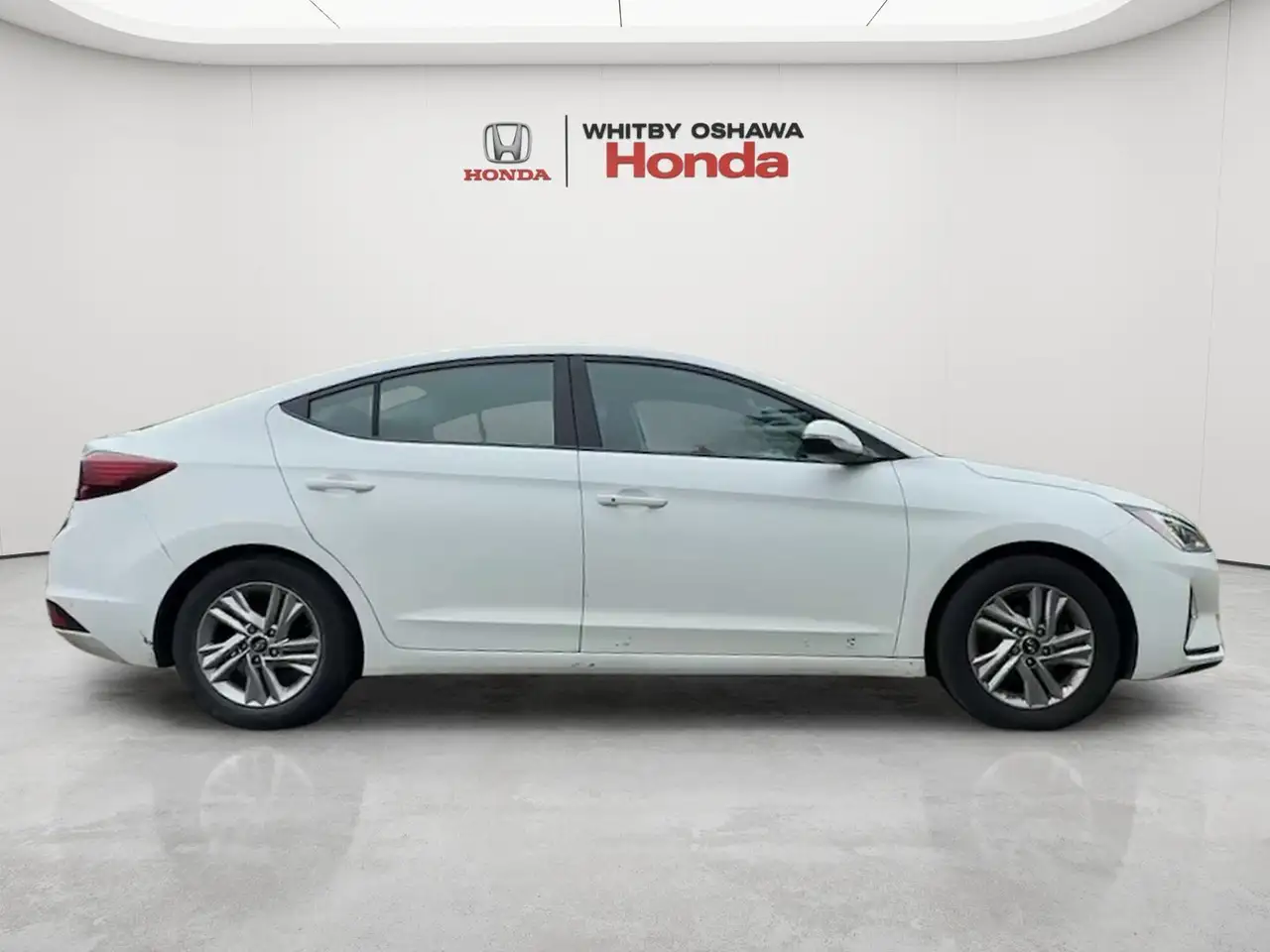 Hyundai ELANTRA photo Hyundai ELANTRA