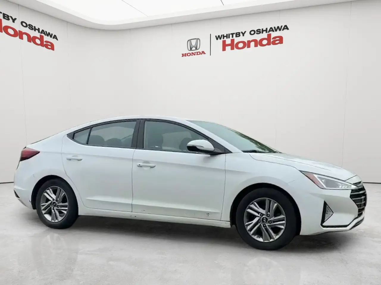 Hyundai ELANTRA photo Hyundai ELANTRA
