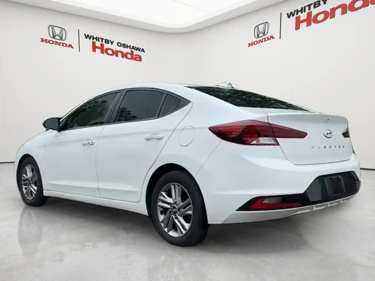 Hyundai ELANTRA photo Hyundai ELANTRA