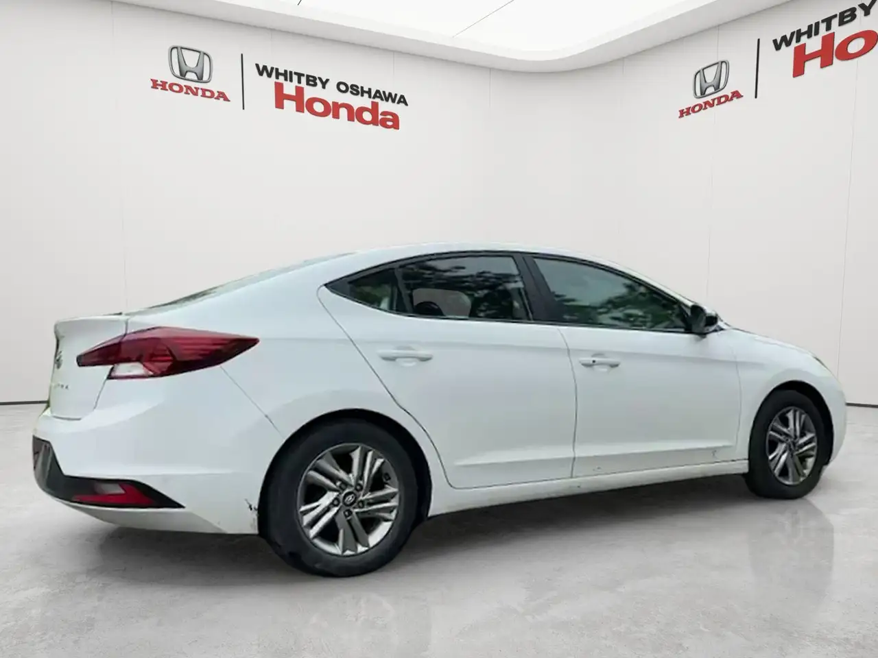 Hyundai ELANTRA photo Hyundai ELANTRA