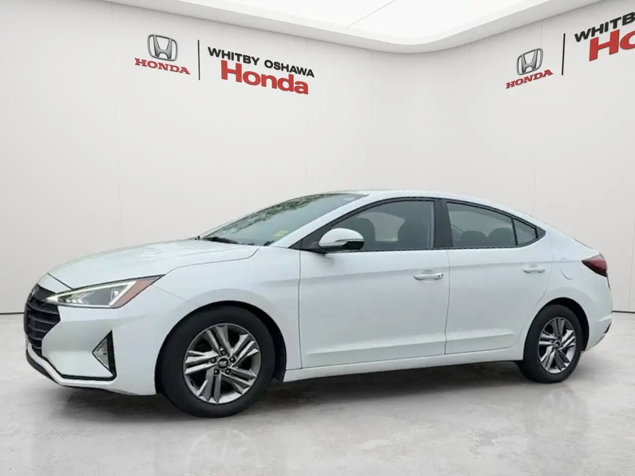 Hyundai ELANTRA photo Hyundai ELANTRA