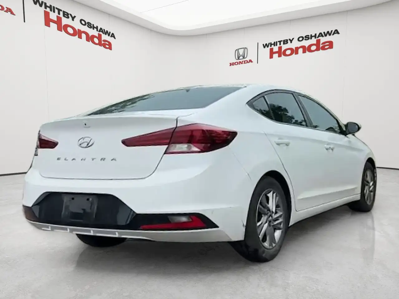 Hyundai ELANTRA photo Hyundai ELANTRA