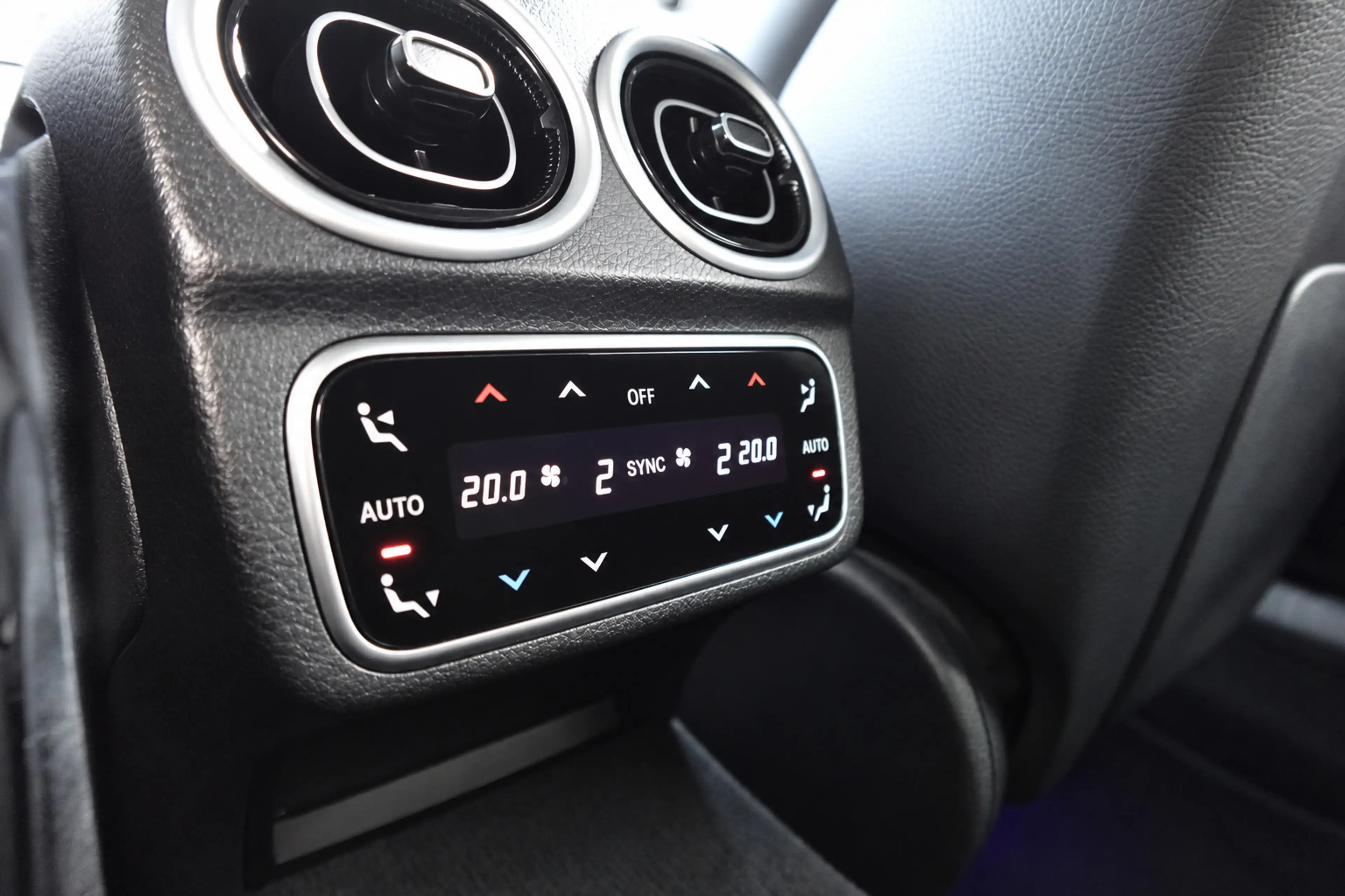 Mercedes-Benz C 200 AMG Line PANO KEYLESS CAM — photo 6