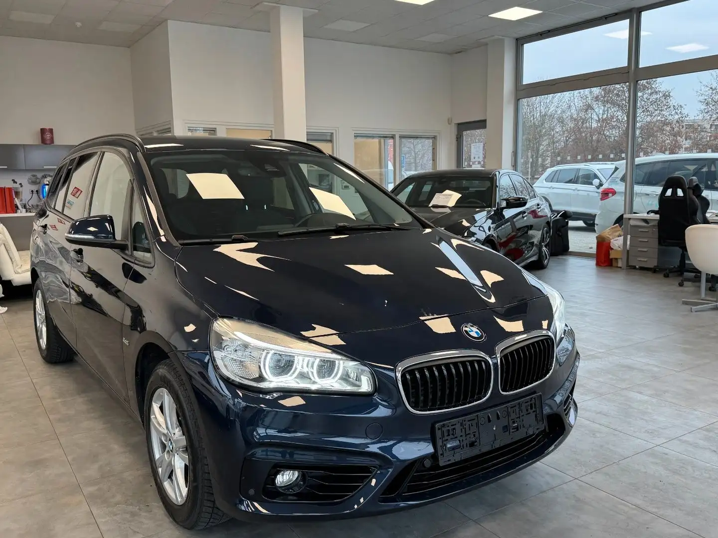 BMW 218 218d GranTourer xDrive Sport Line*CAM*NAV*LED Blauw - 1