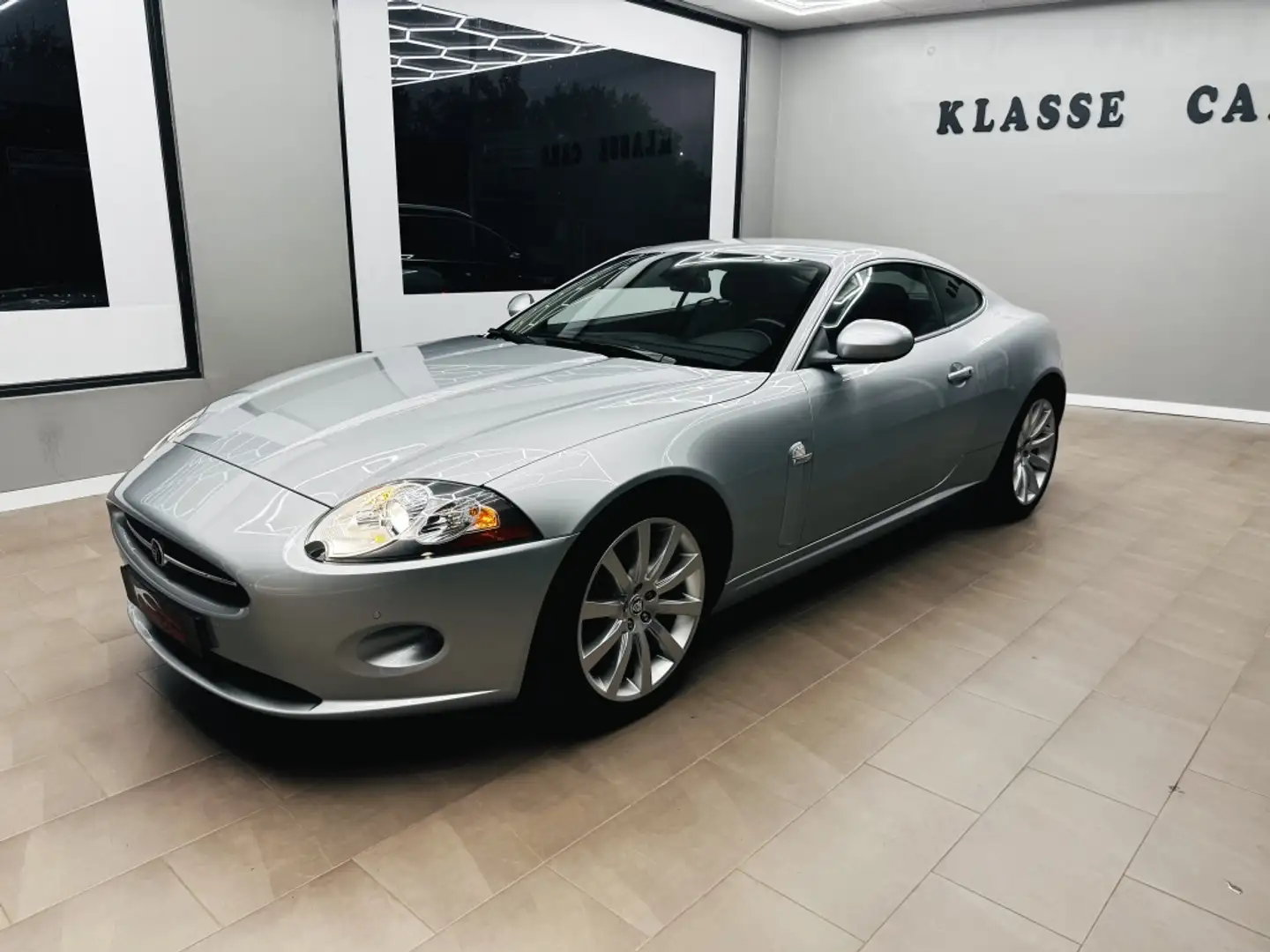 Jaguar XK Coupé 4.2L V8 Aut. Gris - 2