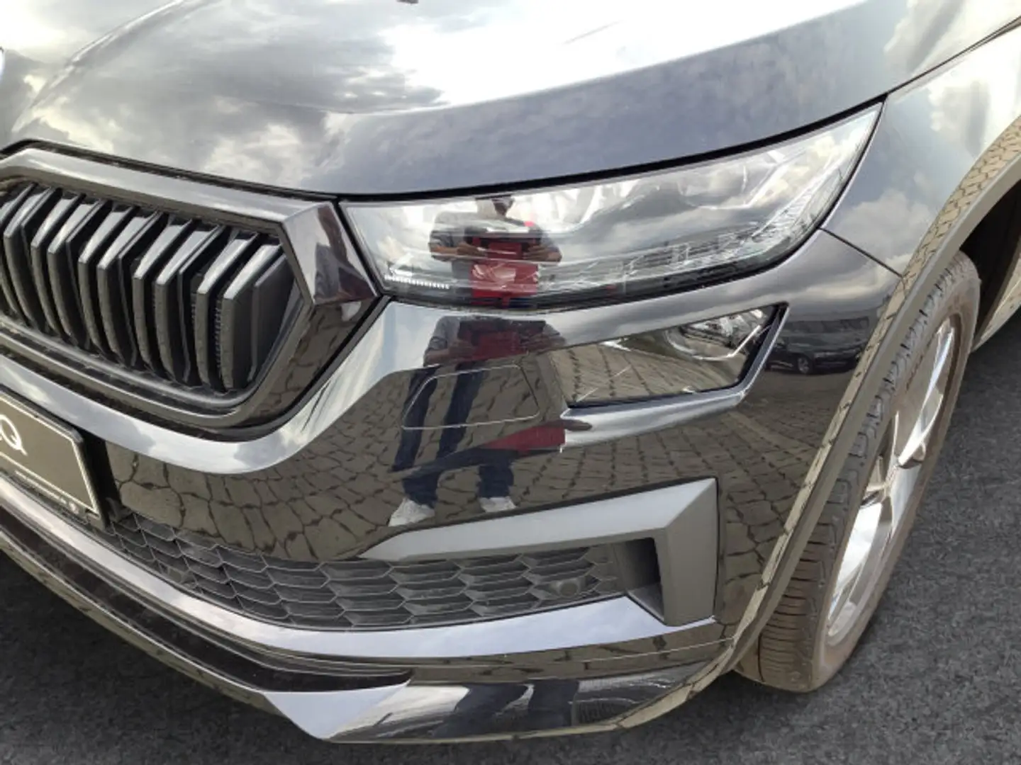 Skoda Kodiaq KODIAQ TSI DSG SPORTLINE **7-Sitzer** Zwart - 2