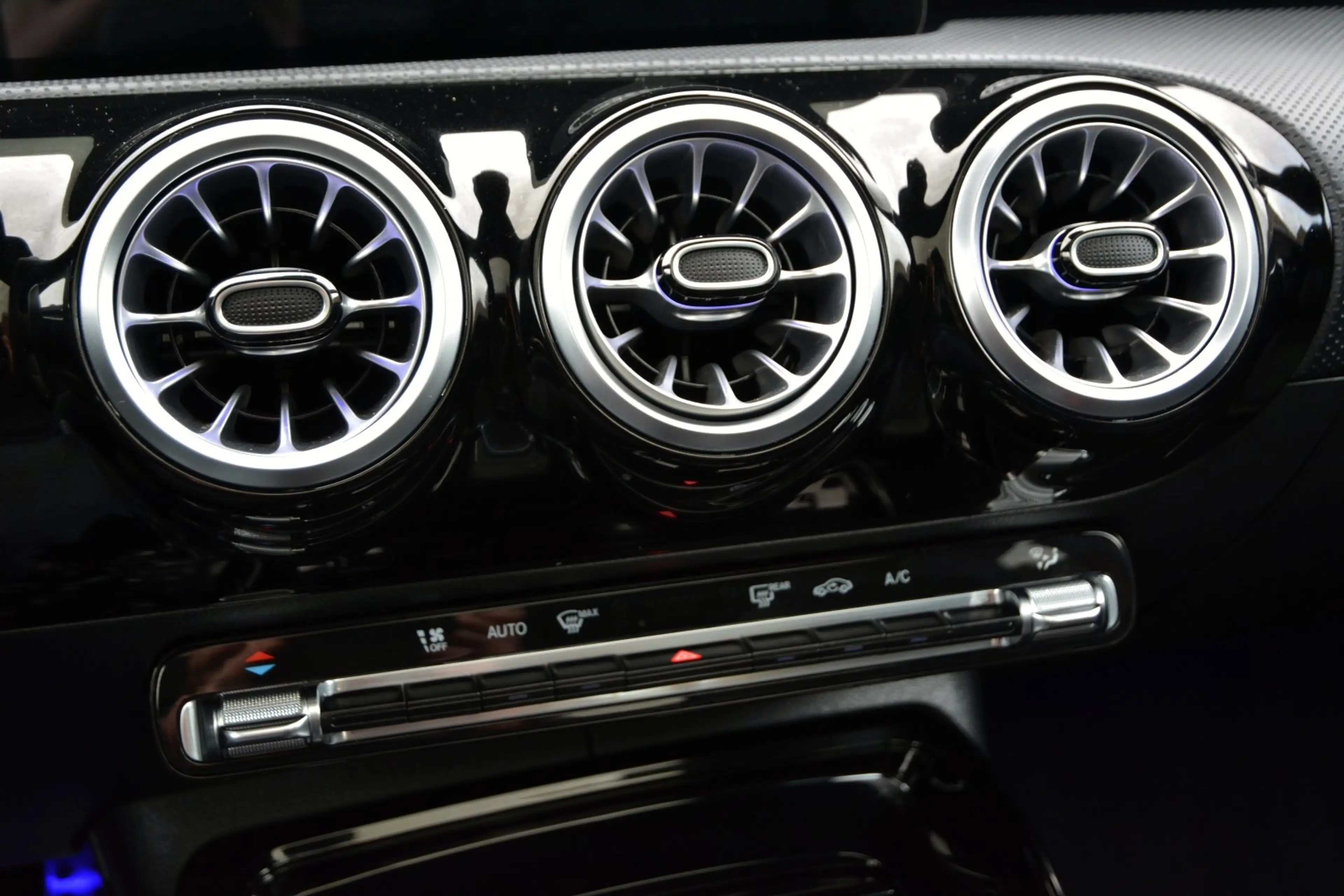 Mercedes-Benz CLA 45 AMG 4-Matic "MATRIX-LEDER-GPS-PANODAK-BURMESTER SOUND-360°CAMERA" — photo 13