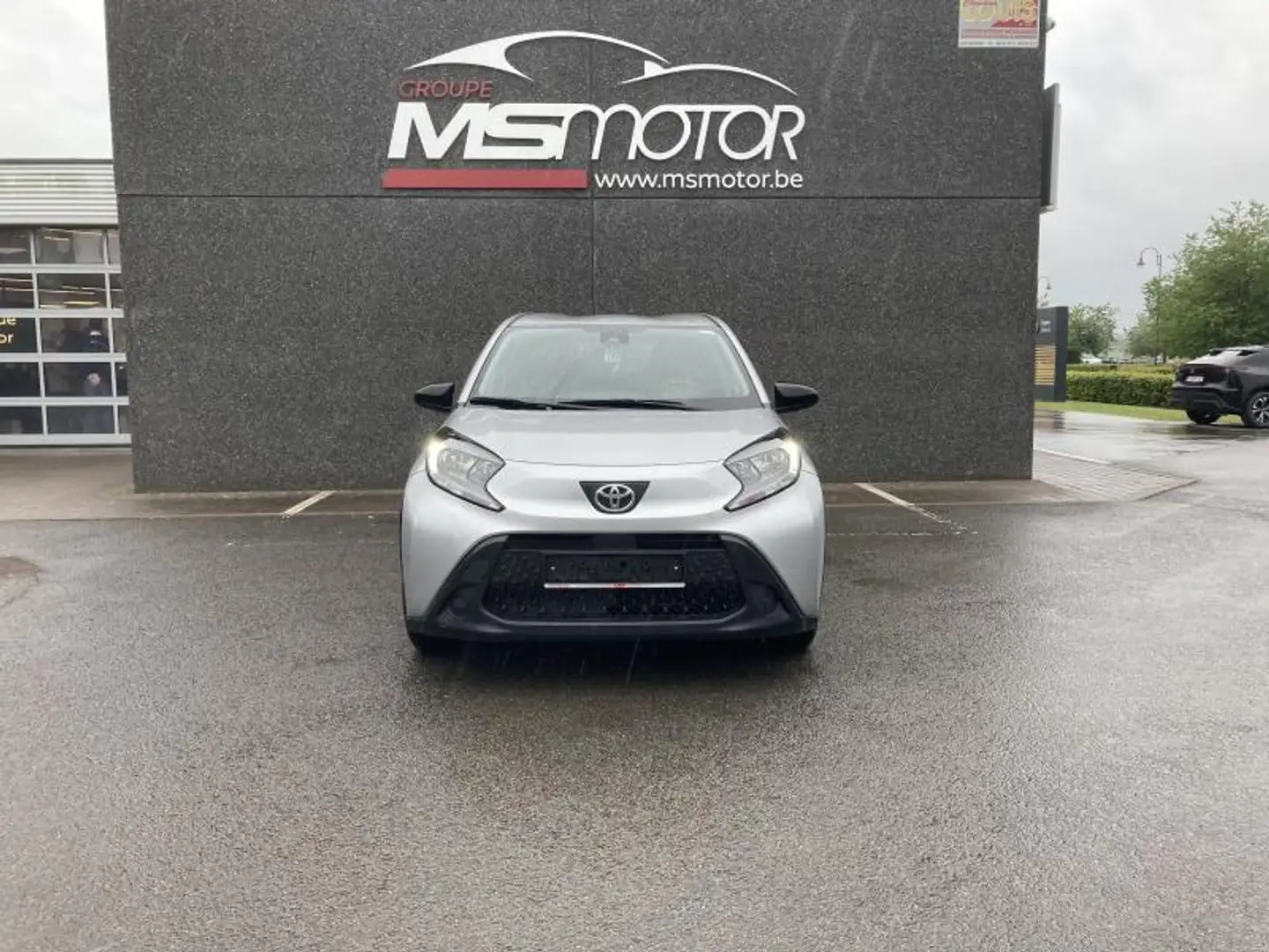 Toyota Aygo X 1.0L MT X Grijs - 2