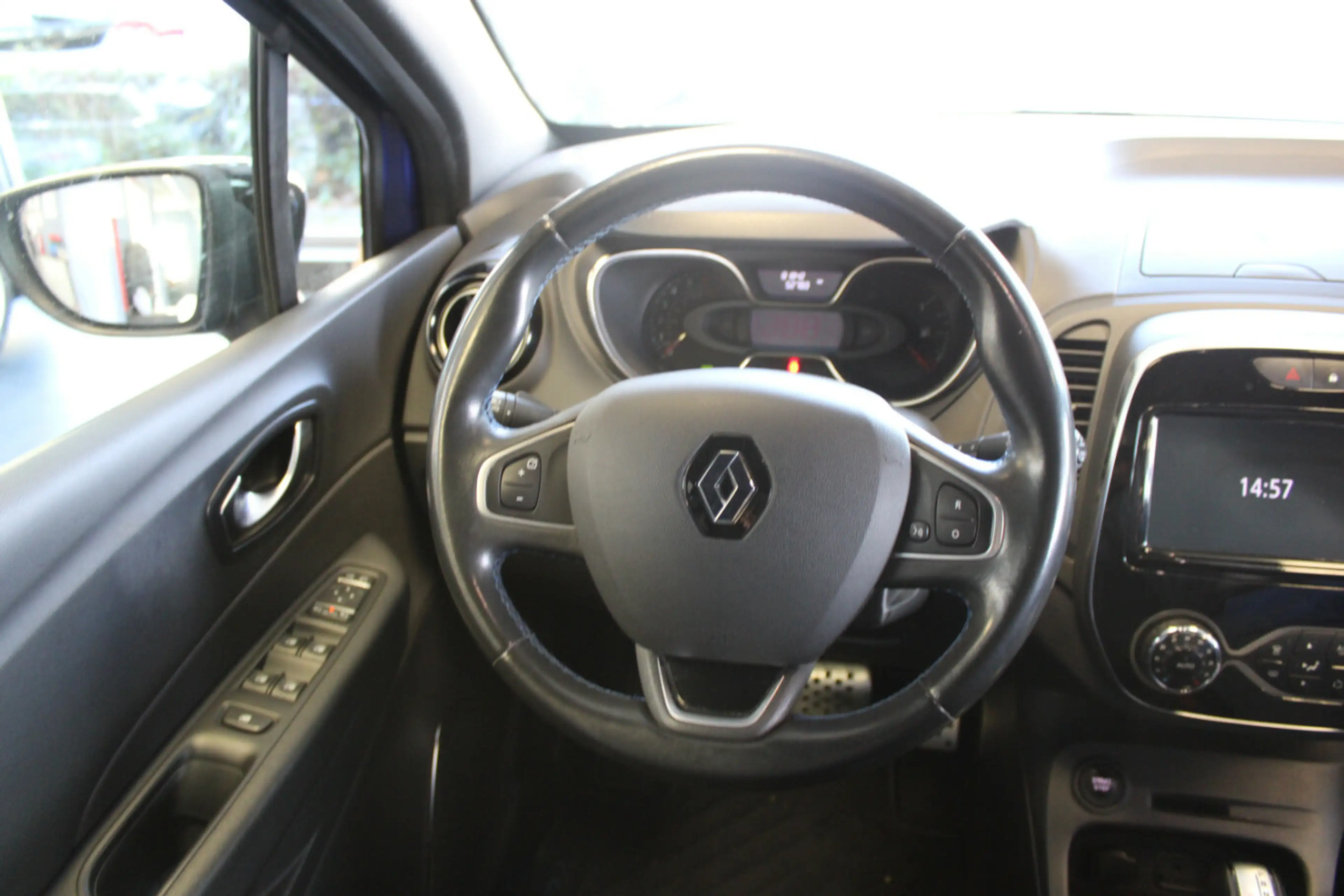 Renault Captur TCe150 EDC GPF VERSION S — photo 9