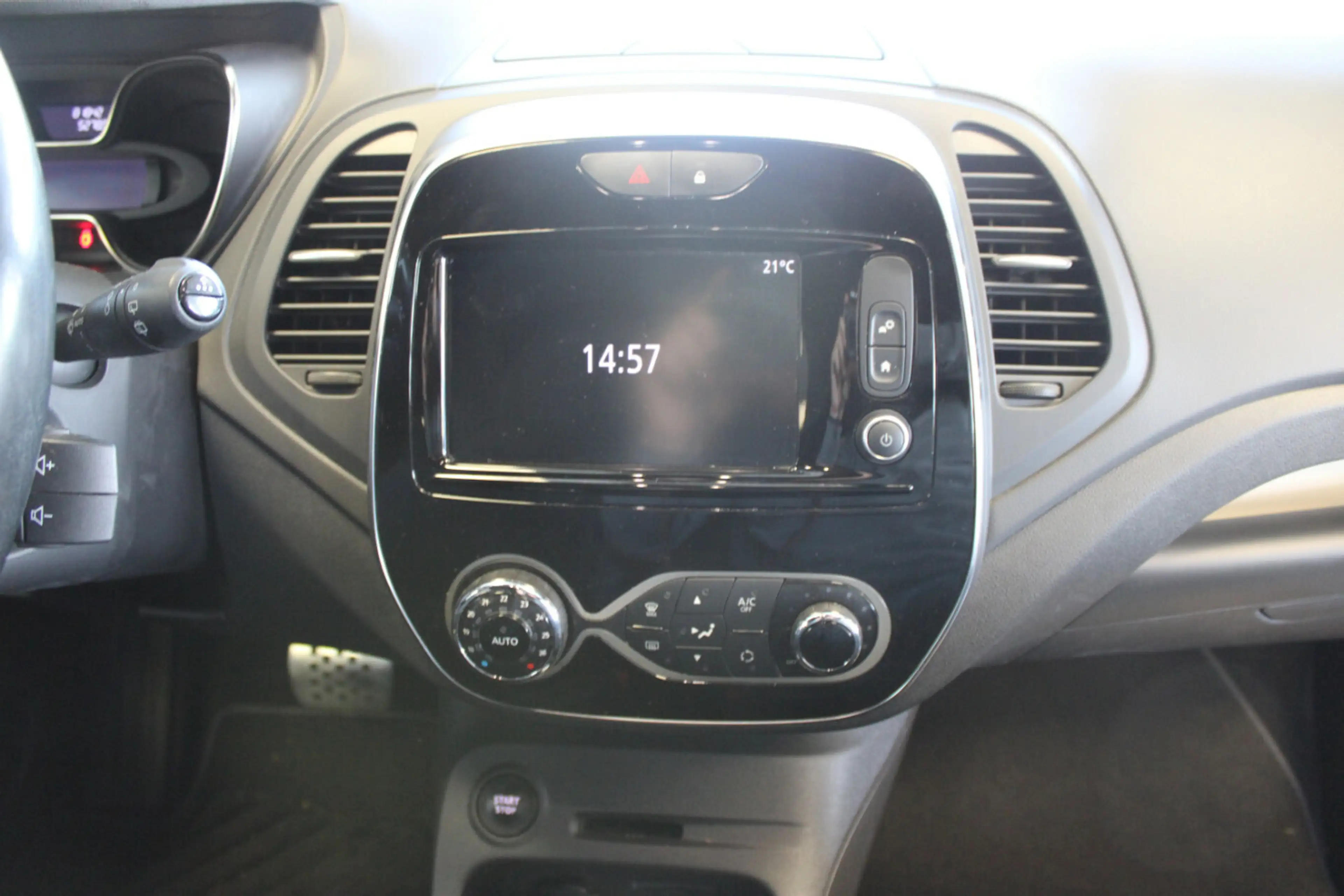 Renault Captur TCe150 EDC GPF VERSION S — photo 10