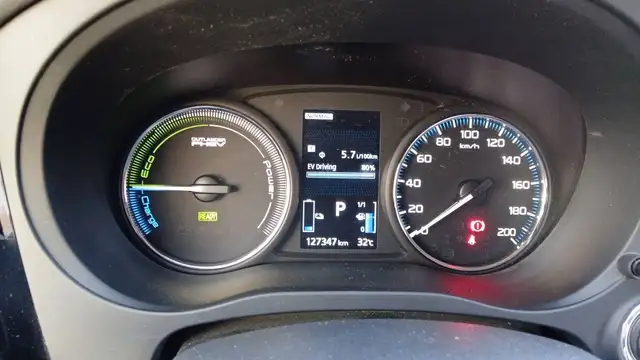 Mitsubishi Outlander view 12