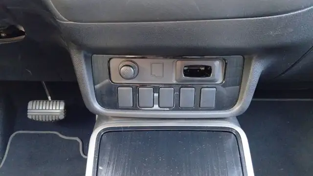 Mitsubishi Outlander view 13