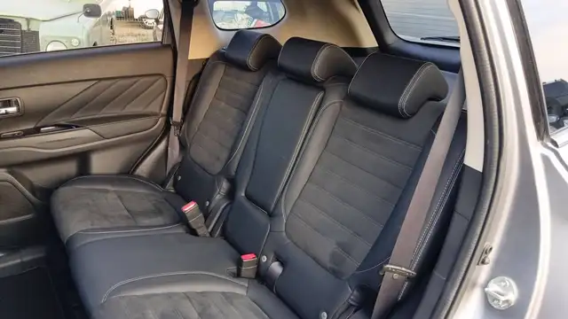Mitsubishi Outlander view 9