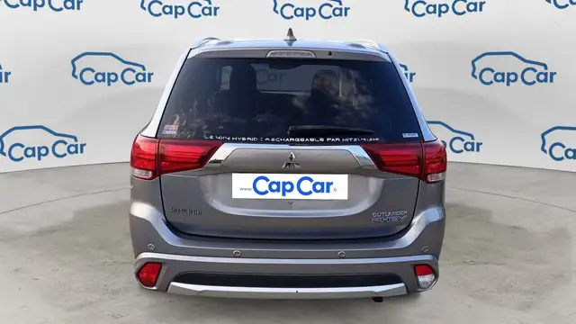 Mitsubishi Outlander view 3