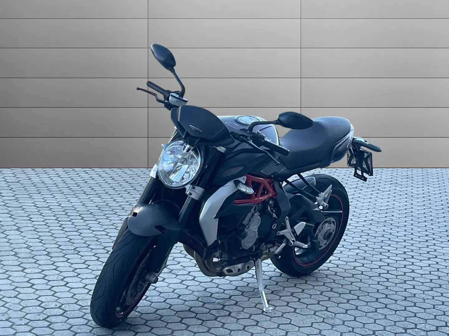 MV Agusta Brutale 675 EAS Schwarz - 2