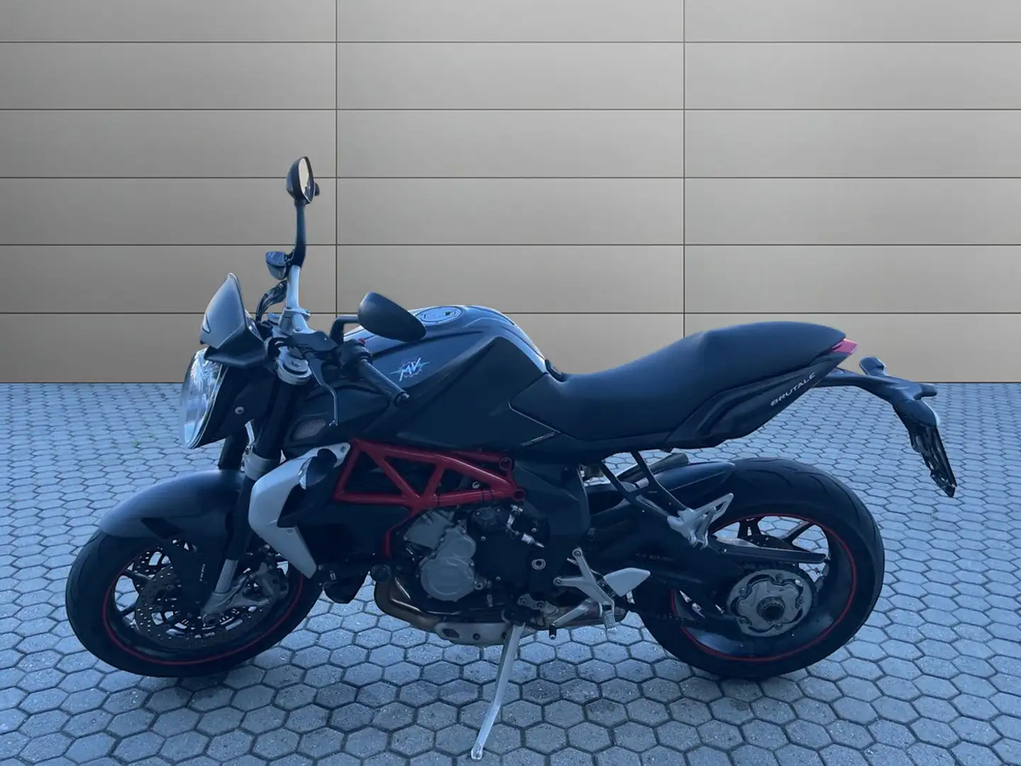 MV Agusta Brutale 675 EAS Schwarz - 1