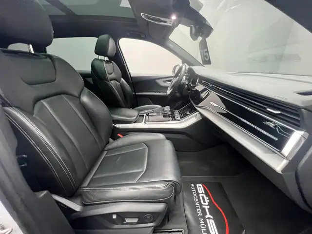 Audi SQ7 view 13
