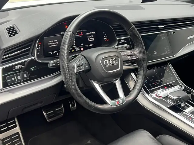 Audi SQ7 view 8