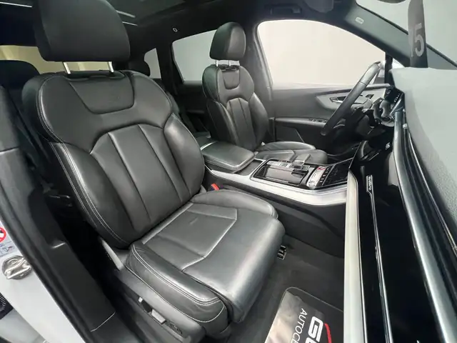 Audi SQ7 view 14