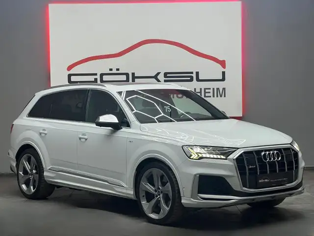Audi SQ7 view 4