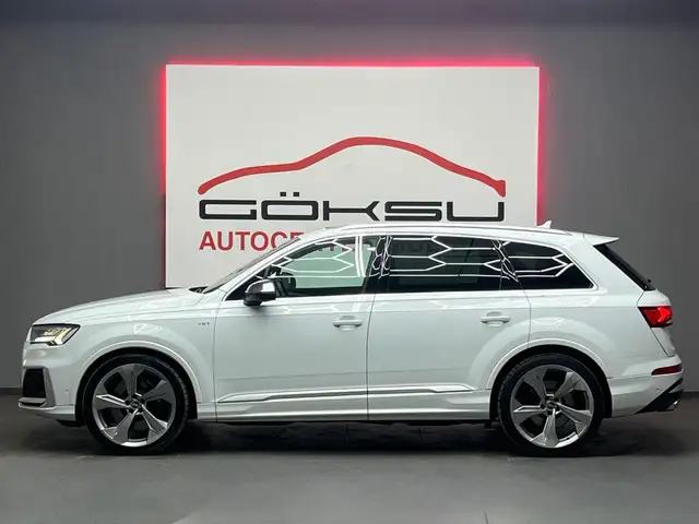 Audi SQ7 view 7