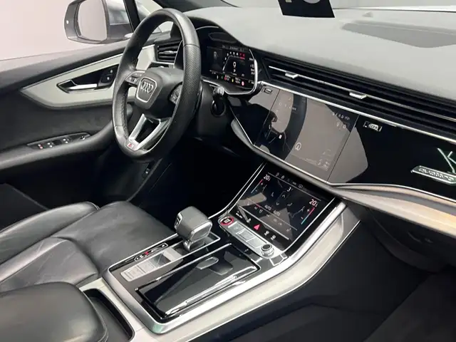 Audi SQ7 view 12