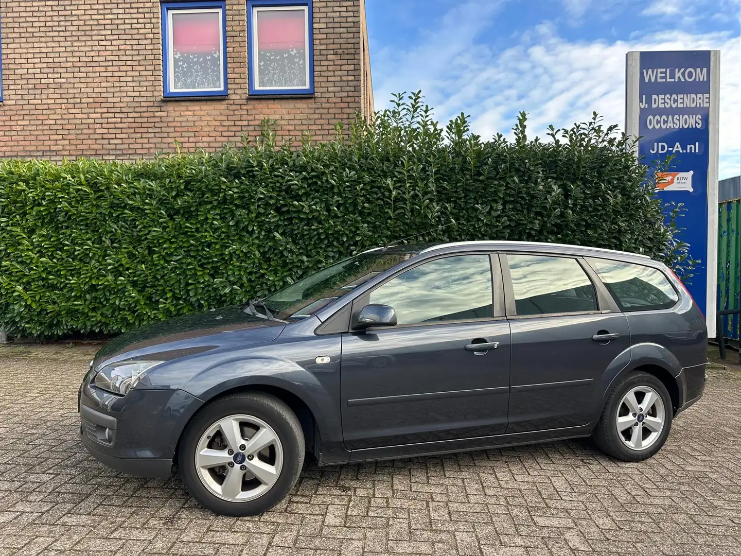 Ford Focus Wagon 1.8-16V Ambiente Airco, Cruise C, Afn.Trekha Gris - 1