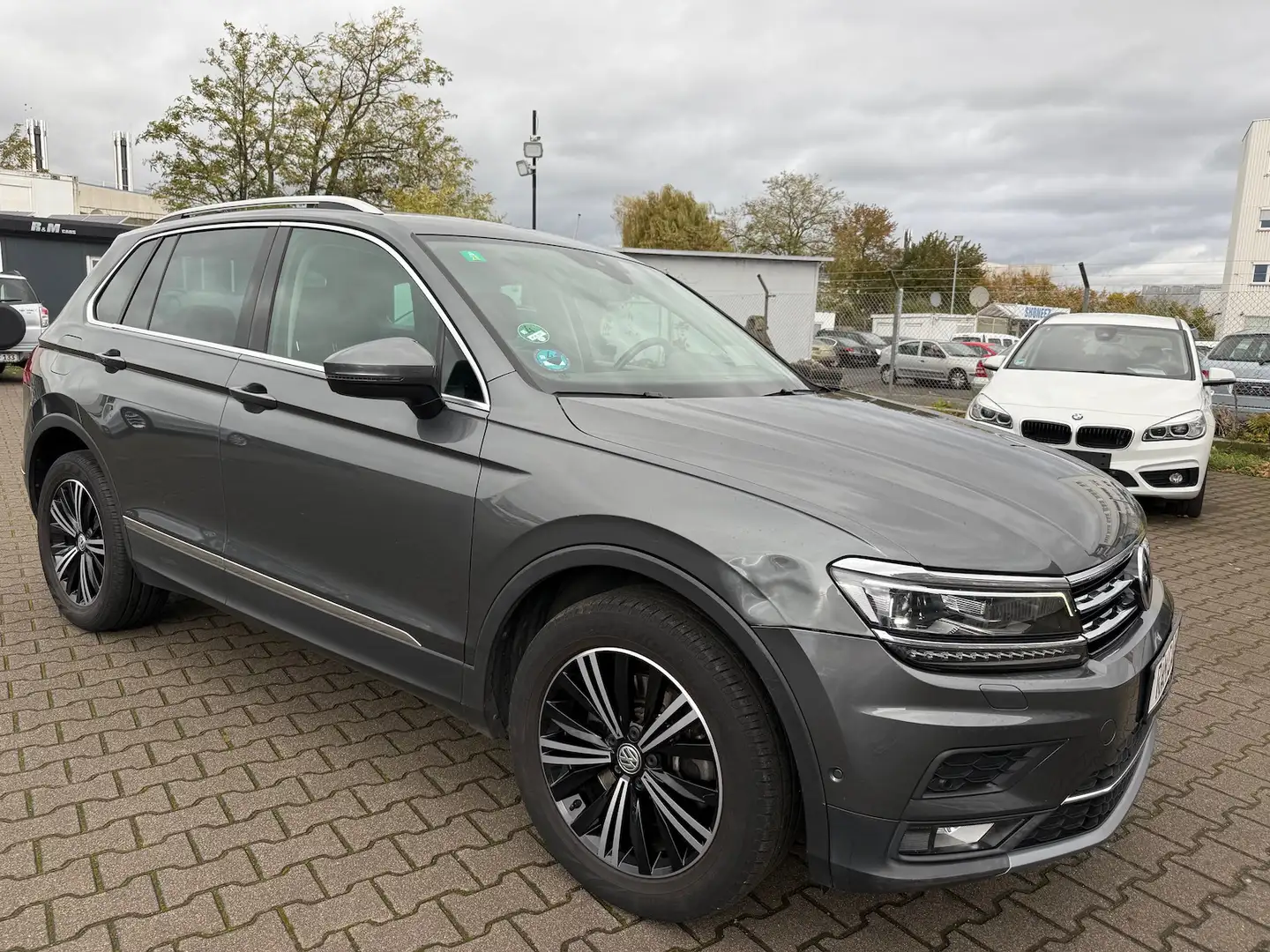 Volkswagen Tiguan 2.0 TSI Highline 4Motion Grijs - 2