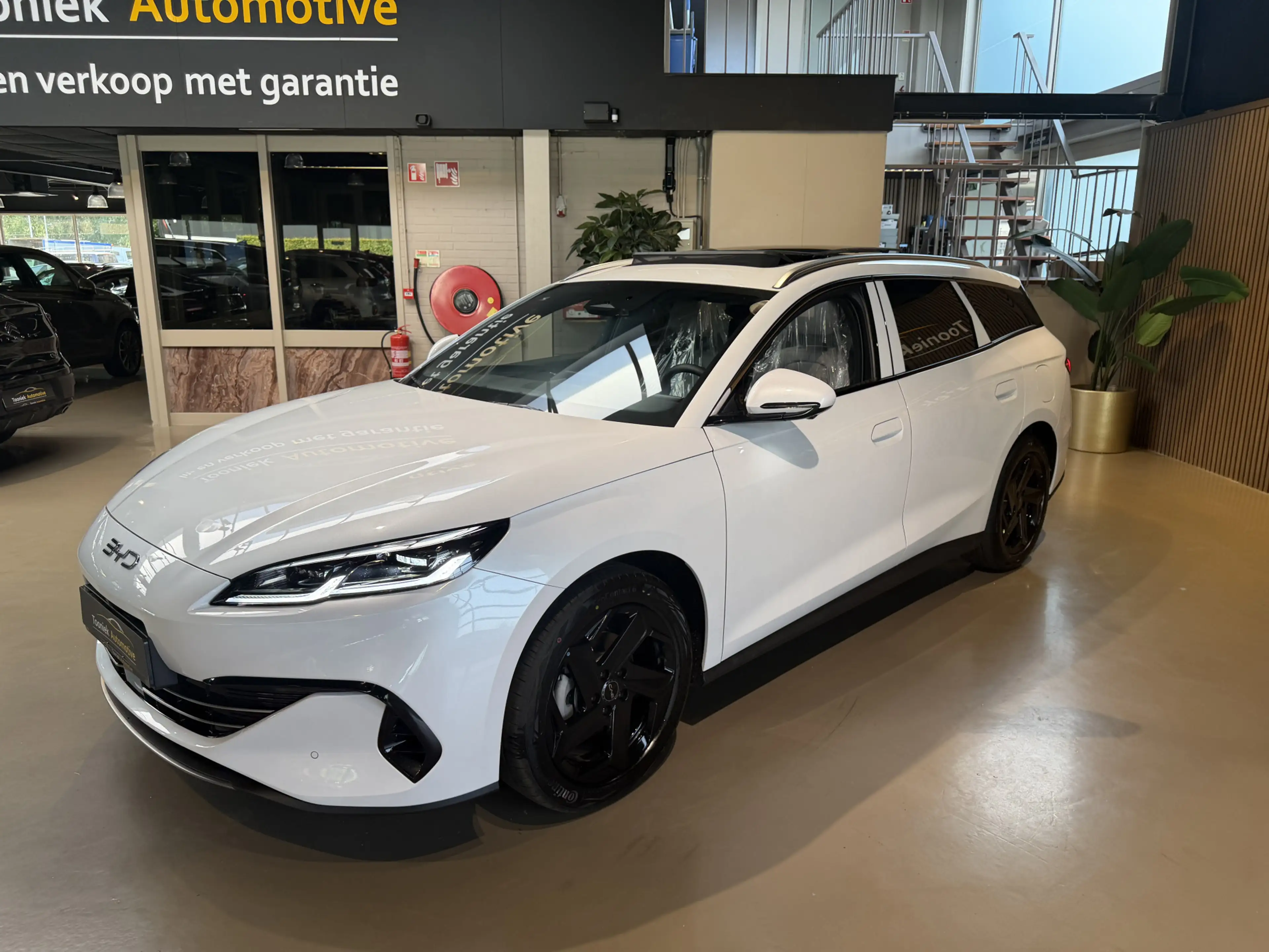 BYD Seal 6 Touring 1.5 DM-i Boost PHEV Leder | Camera | Apple — photo 44