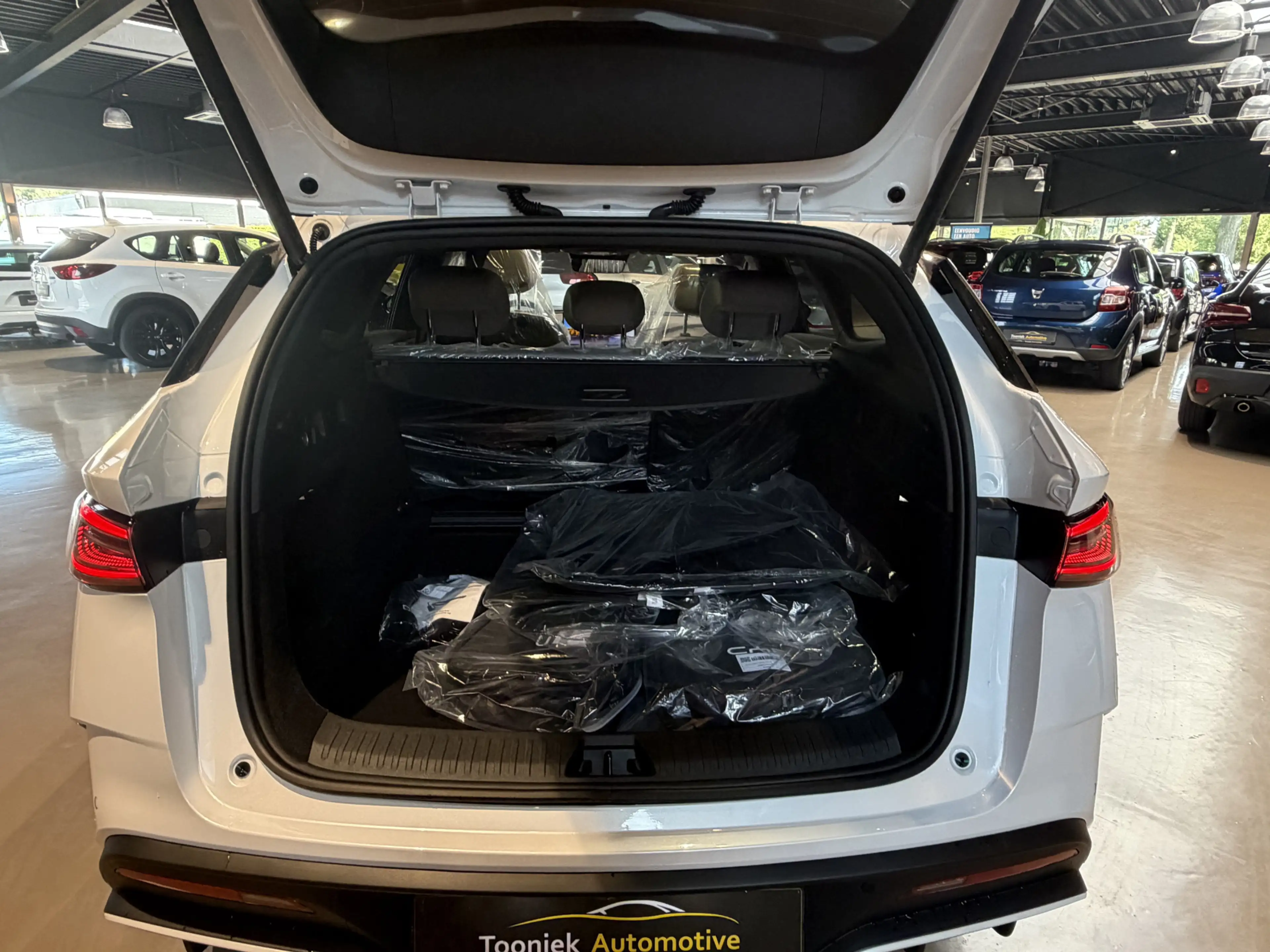 BYD Seal 6 Touring 1.5 DM-i Boost PHEV Leder | Camera | Apple — photo 39