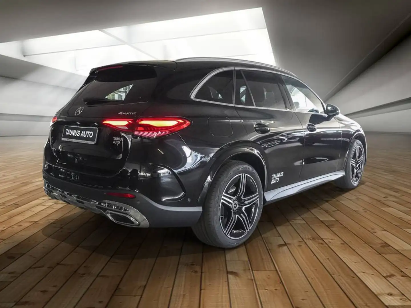 Mercedes-Benz GLC 200 EDITION-AMG-DISTRONIC-MEMORY-AHK-UVP 71.000 Schwarz - 2