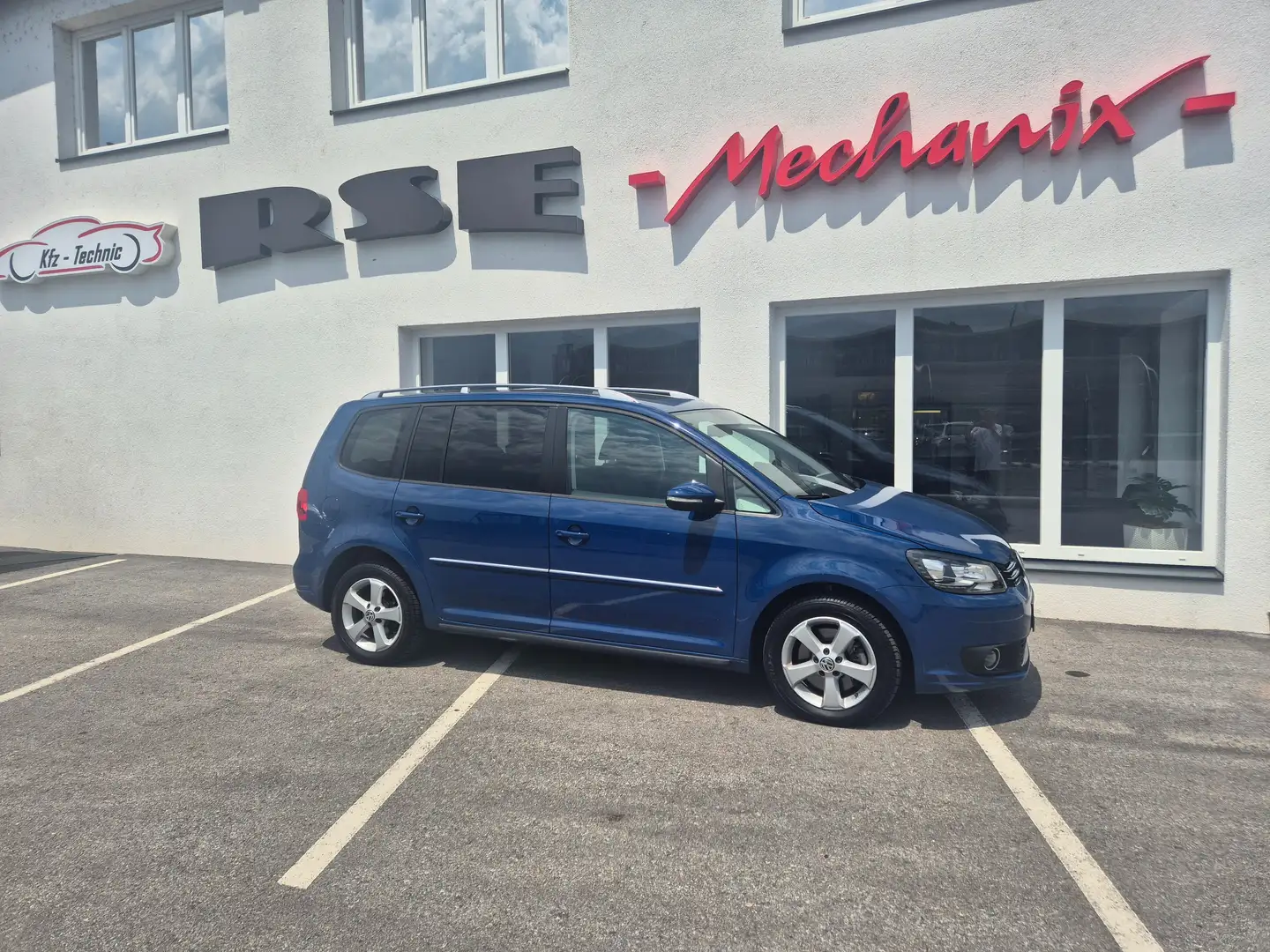Volkswagen Touran Sky,Bi-Xenon,Panorama,Sportsitze Blau - 1