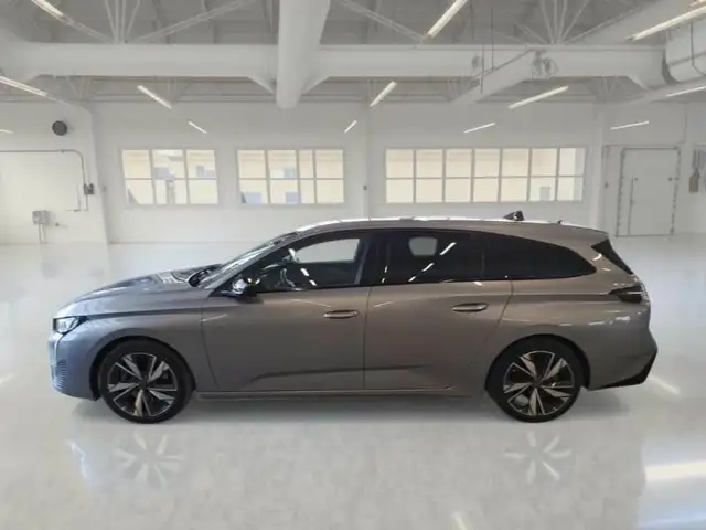 Peugeot 308 view 5